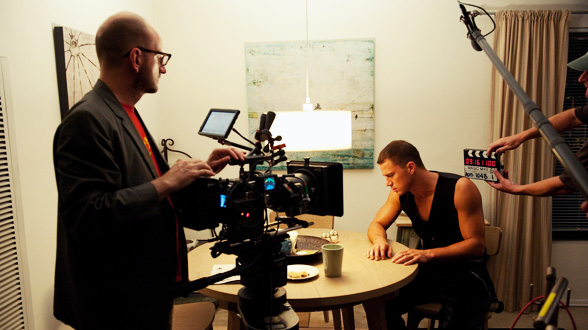 Стивен Содерберг и относительно одетый Ченнинг Татум на съёмках «Супер Майка»